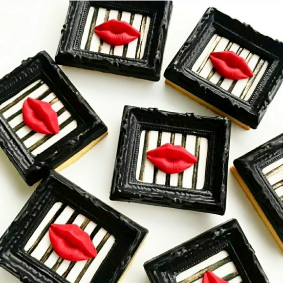 Silicone Mold Kissable Lips💋 - Picture 5 of 16